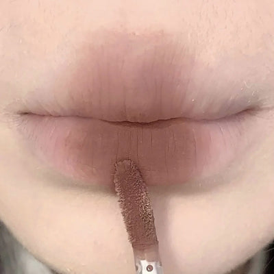 Labial Mate Velvet Tubo Plateado - Tono Leche Té Baja Saturación - Image 13