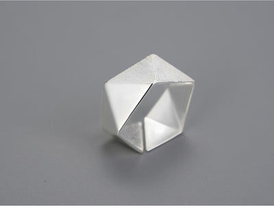 Anillo Ajustable de Plata S925 con Diseño Geométrico Facetado para Mujer - Image 14