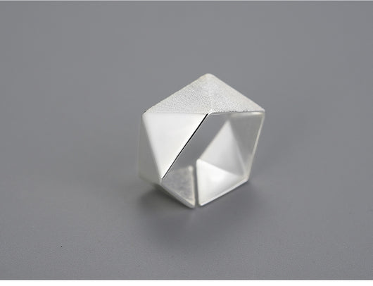 Anillo Ajustable de Plata S925 con Diseño Geométrico Facetado para Mujer - Image 14