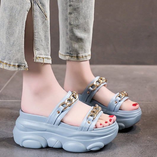 Pantuflas Slip-On con Plataforma y Cadena Decorativa - Image 5