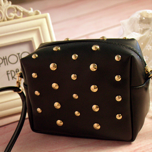 Bolso Mensajero Mujer con Remaches - Diseño Fashion Moderno - Image 8