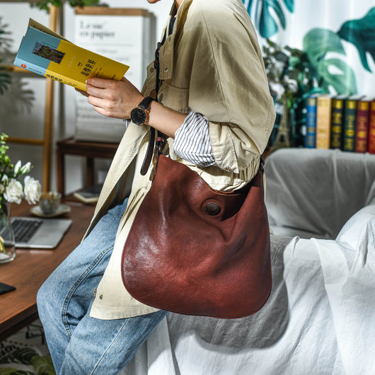Bolsa Mensajera de Cuero Retro para Literatura y Arte - Image 4