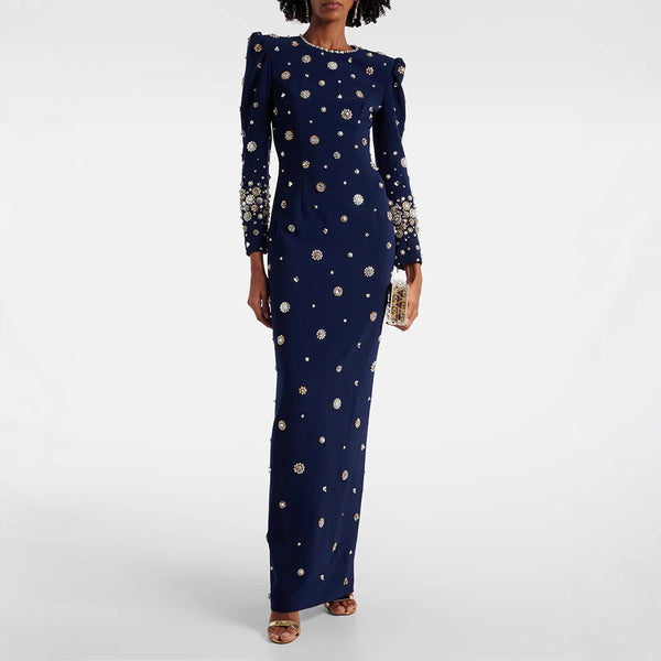 Vestido Largo Slim con Pedrería y Detalles de Alta Costura