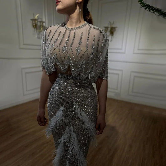 Vestido de Noche Elegante Slim Fit con Chal Pluma Plateado para Anfitriona - Image 13
