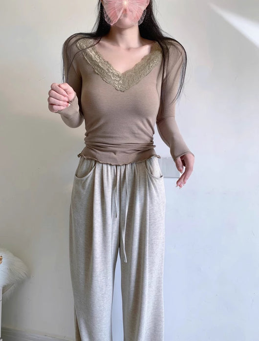 Blusa Base Elegante de Encaje con Cuello en V y Manga Larga - Image 35