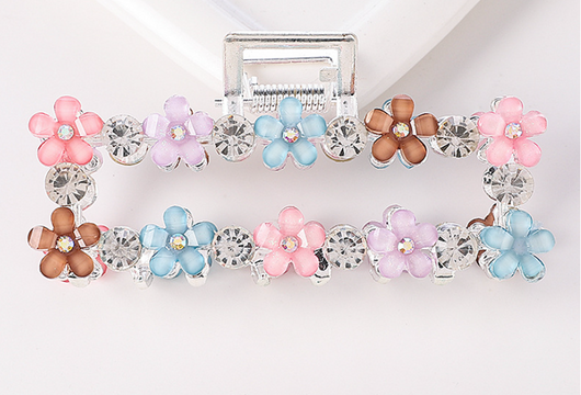 Pasador Elegante con Strass y Baño de Aleación - Image 19