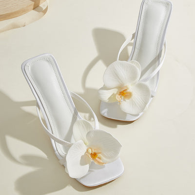 Sandalias de Tacón Alto con Punta Cuadrada y Flores Blancas - Image 10