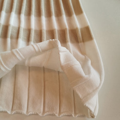 Vestido Plisado Escote V Ajustado con Cinturón - Image 15