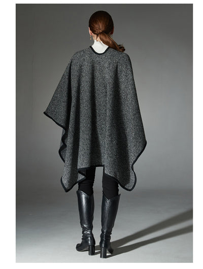 Chal Elegante Negro con Hebilla y Rayas - Image 17