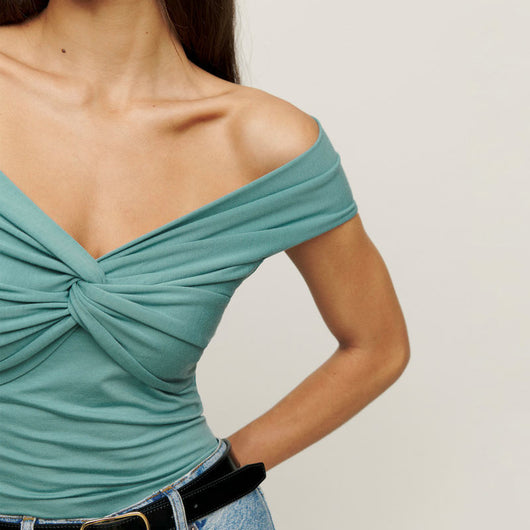 Top Tejido Crop Escote en V Hombros Descubiertos - Ajuste Ceñido Verano - Image 4
