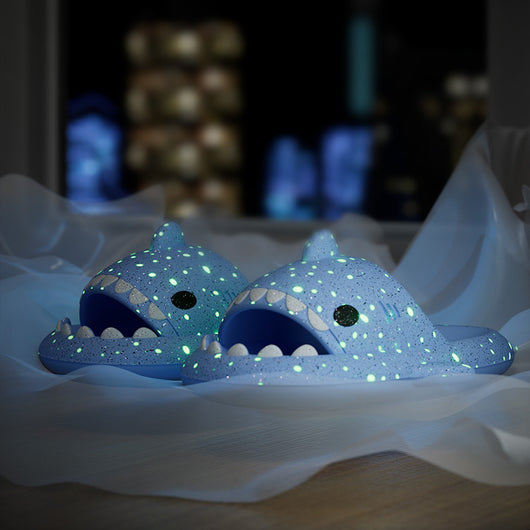 Pantuflas Tiburón con Luz Nocturna Diseño Noche Estrellada - Zapatillas de Casa para Parejas - Image 7