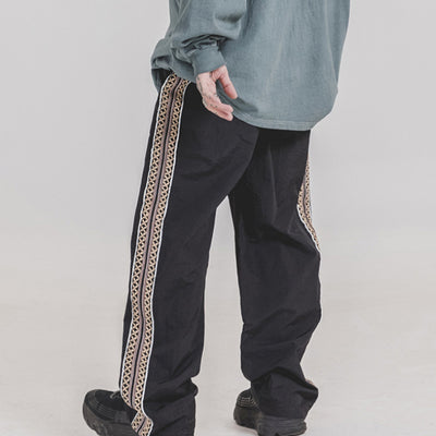 Pantalones Rectos Clásicos con Detalles Bordados Laterales