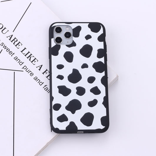 Funda Protectora Celular con Diseño de Manchas de Vaca - Image 11