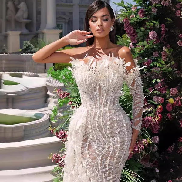 Vestido de Fiesta Elegante con Lentejuelas, Cuentas y Plumas