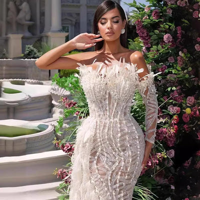 Vestido de Fiesta Elegante con Lentejuelas, Cuentas y Plumas - Image 2