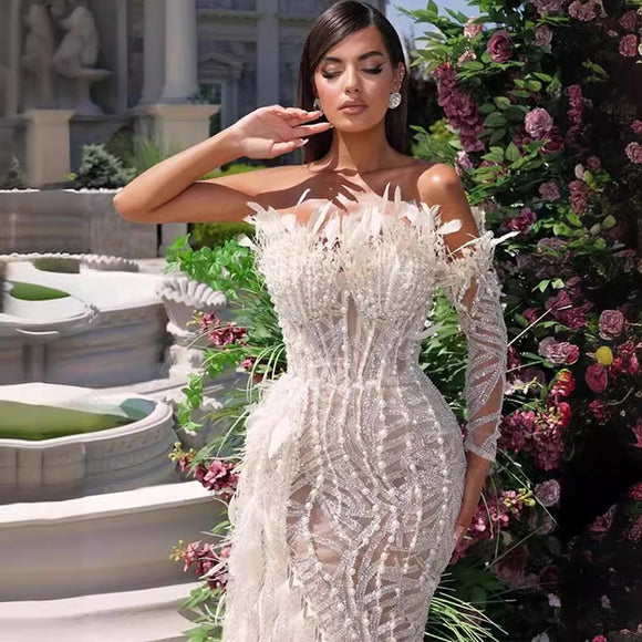 Vestido de Fiesta Elegante con Lentejuelas, Cuentas y Plumas