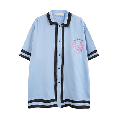 Playera de Manga Corta con Bloques de Color e Impresión de Letras