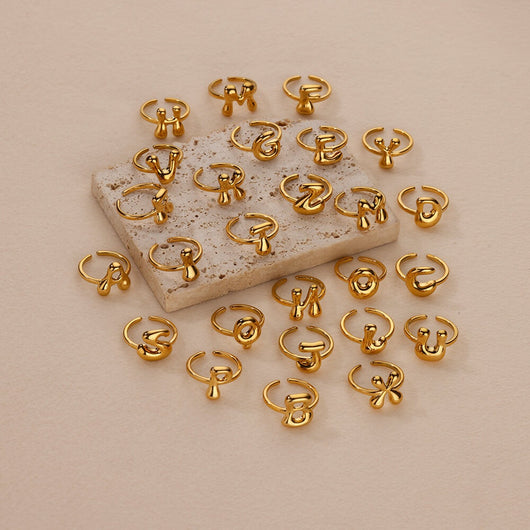 Anillo de Letras Bubble Dorado en Oro 18K Chapado - Image 73
