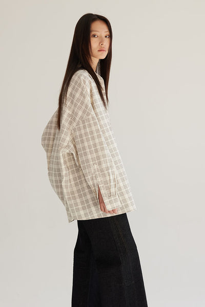 Camisa Cuadriculada Beige Oversized con Protección Solar para Mujer - Image 11