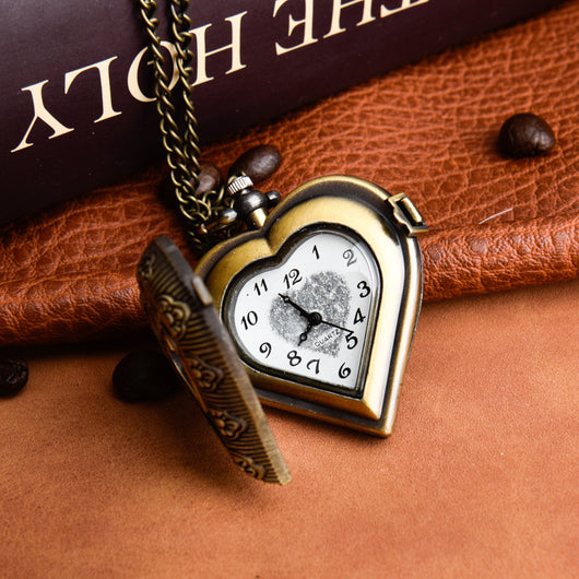Reloj de Bolsillo Retro Cuarzo Corazón Hueco con Diamantes - Image 3