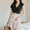 Conjunto Dos Piezas: Blusa Escote V sin Mangas + Falda Plisada Cintura Alta
