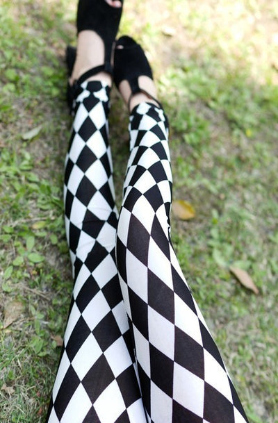 Pantalones Cortos Cuadros Blanco y Negro Estilo Geométrico - Image 6