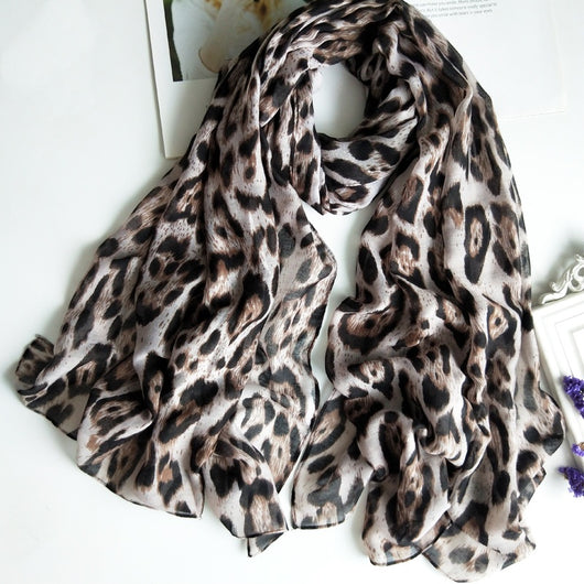 Pañuelo Estampado Leopardo Voile 90cm - Elegancia Versátil - Image 7