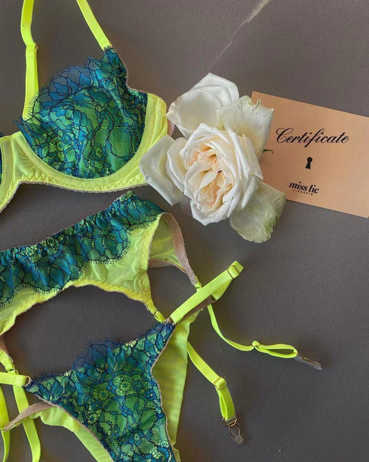 Conjunto de 4 Piezas de Lencería Transparente con Flores Bordadas - Image 12