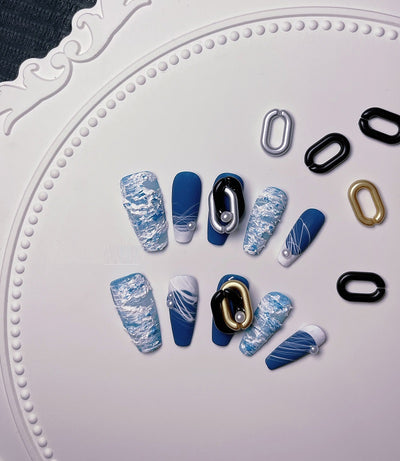 Uñas Postizas de Diseño con Perforaciones - Nail Art Personalizado Europeo - Image 2