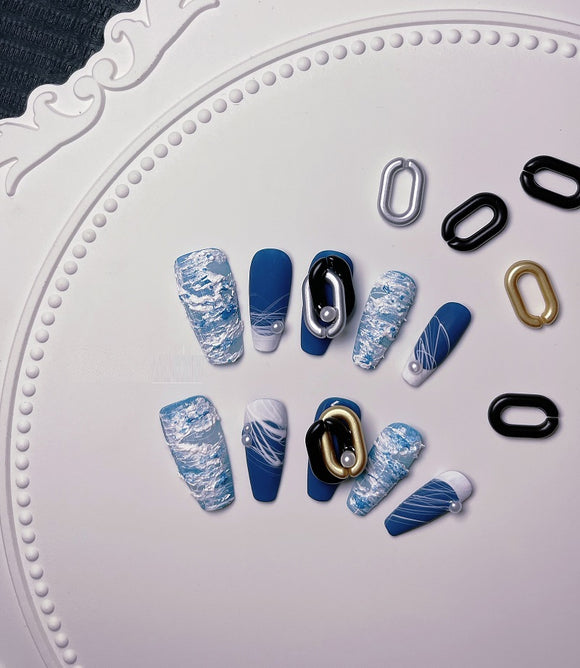 Uñas Postizas de Diseño con Perforaciones - Nail Art Personalizado Europeo