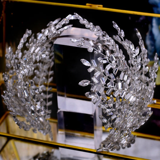 Diadema Nupcial con Cristales Brillantes - Accesorio para el Cabello