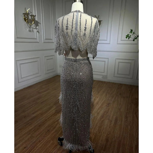 Vestido de Noche Elegante Slim Fit con Chal Pluma Plateado para Anfitriona - Image 9