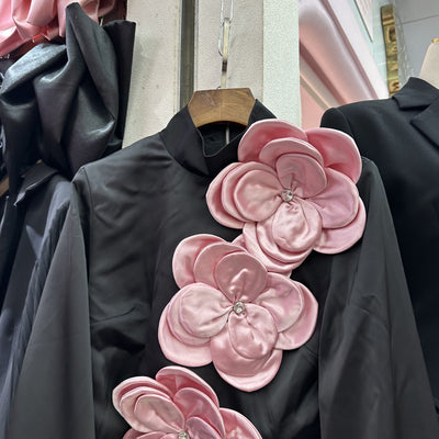 Blusa Acolchada con Flores - Diseño Ajustado y Hombros Reforzados - Image 18