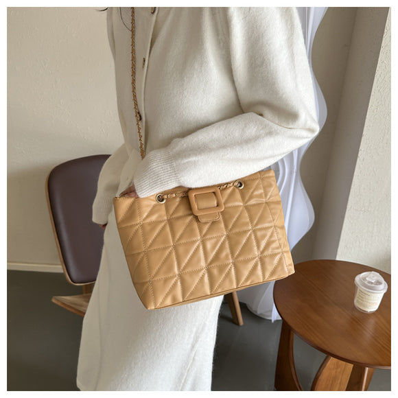 Bolso de Hombro Acolchado Estilo Chanel con Cadena Dorada