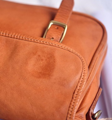 Bolso Mensajero de Cuero Premium con Correa Ancha Ajustable - Image 9