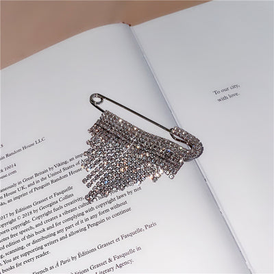 Broche de Diamante Texturizado con Borla y Aguja para Mujer - Image 6