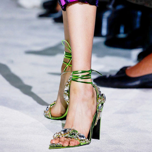 Zapatos de Tacón Alto Puntiagudo con Cristales para Eventos y Pasarela - Image 6