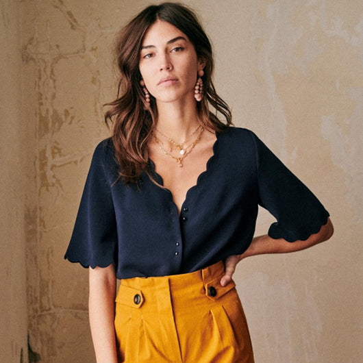 Blusa Elegante con Cuello V y Mangas Pétalos - Versátil y Sofisticada - Image 5