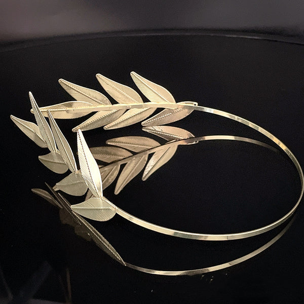 Diadema Nupcial con Hojas y Detalles en Metal