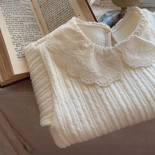 Blusa de Algodón Grueso con Cuello de Encaje - Image 5