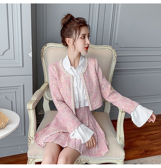 Conjunto Elegante de Chaqueta Tweed y Blusa Plisada para Mujer - Image 8