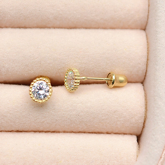 Aretes de Diamante Redondo en Oro con Cierre de Tornillo - Image 10