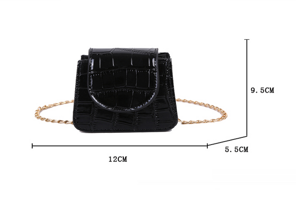 Bolsa Bandolera de Cuero Texturizado con Cadena Versátil