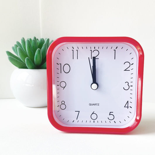 Reloj Despertador LED Inteligente con Control de Voz y Calendario - Image 17