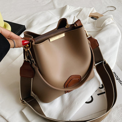 Bolso de Hombro Premium con Estilo Contemporáneo - Image 6