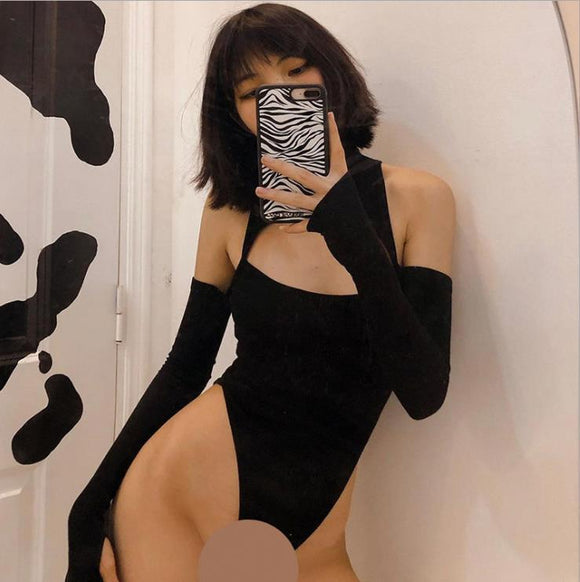 Bodysuit Ajustado con Hombros Descubiertos y Detalles Calados
