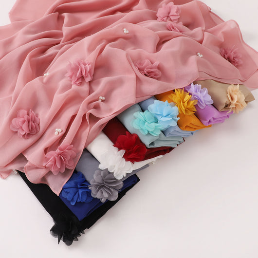 Pañuelo Artesanal de Gasa Perlada con Flores Bordadas y Cuentas - Image 4