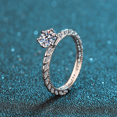 Anillo de Plata Esterlina con Diamantes Completos y Seis Puntas