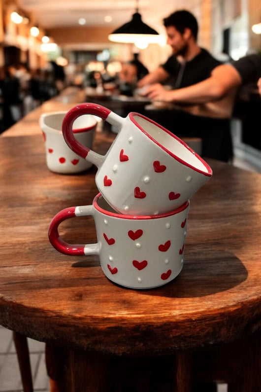 Set de 2 Tazas de Cerámica Artesanal con Corazones y Lunares - Image 2
