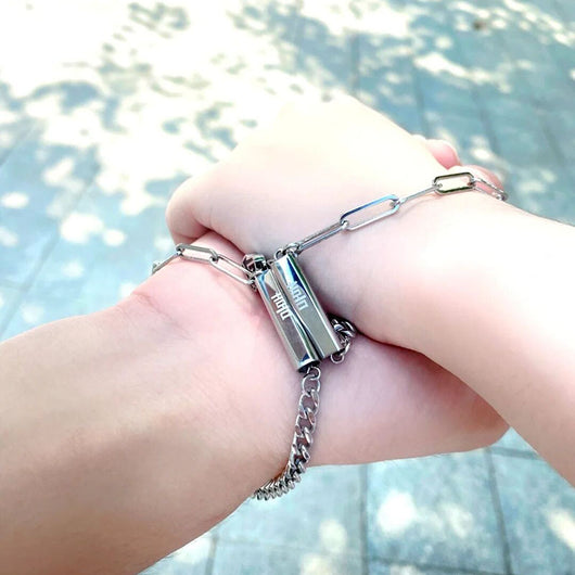 Pulsera de Acero Titanio para Parejas con Nudo Infinito
